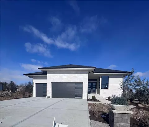 3344 W 133rd Ter, Leawood, KS 66209