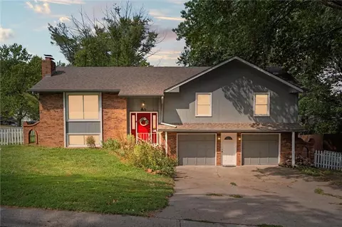 209 SW 24th St, Blue Springs, MO 64015