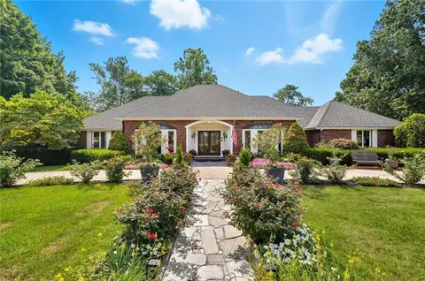204 NW Golfview Dr, Blue Springs, MO 64014