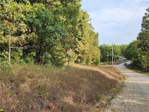 Hiawatha Drive, Stover, MO 65078
