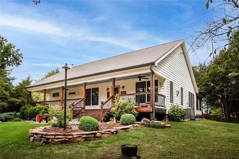3130 California Ter, Pomona, KS 66076