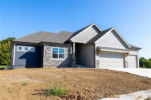 10437 N Highland Pl, Kansas City, MO 64155