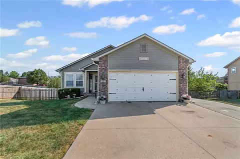 621 SW Tisha Ln, Grain Valley, MO 64029