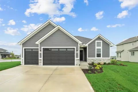 14601 Aspen Cir, Basehor, KS 66007