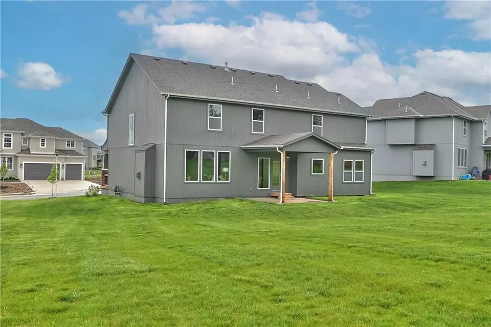 Exterior - 6118 Lewis Dr, Shawnee, KS 66226 photo 5 of 5