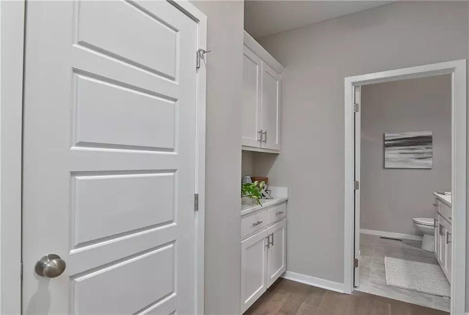 Entry Way - 6118 Lewis Dr, Shawnee, KS 66226 photo 4 of 4