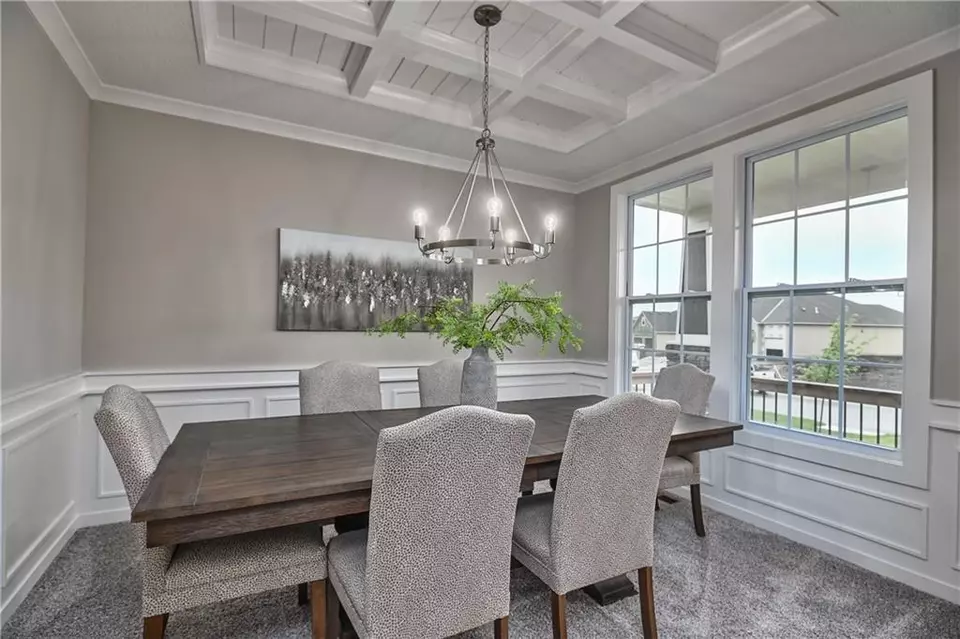Dining - 6118 Lewis Dr, Shawnee, KS 66226 photo 1 of 5