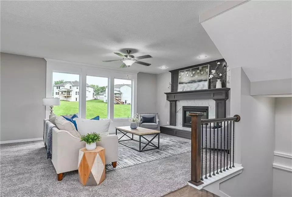 Living - 6118 Lewis Dr, Shawnee, KS 66226 photo 1 of 3