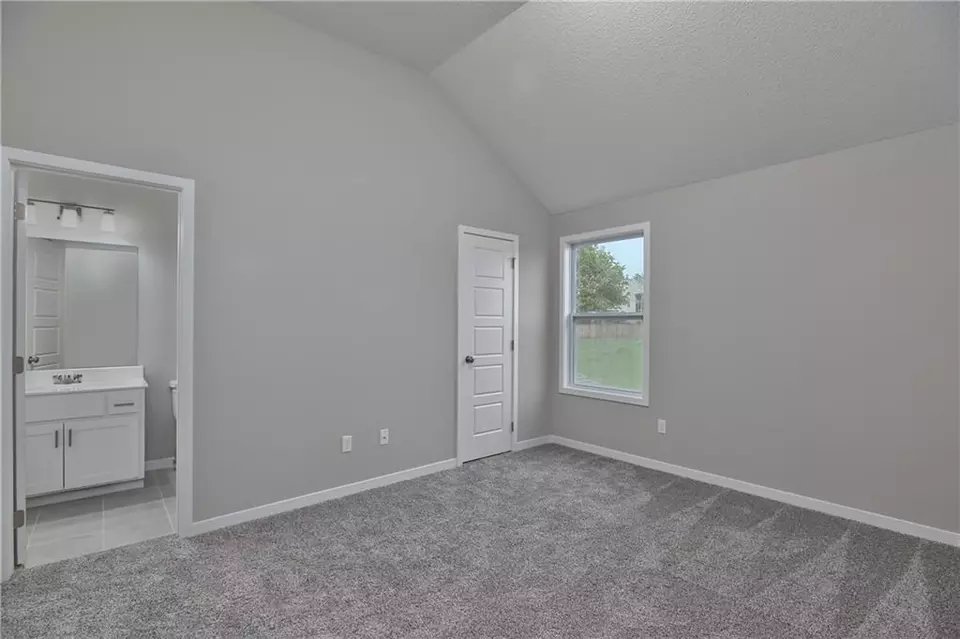 Bedroom - 6118 Lewis Dr, Shawnee, KS 66226 photo 4 of 4