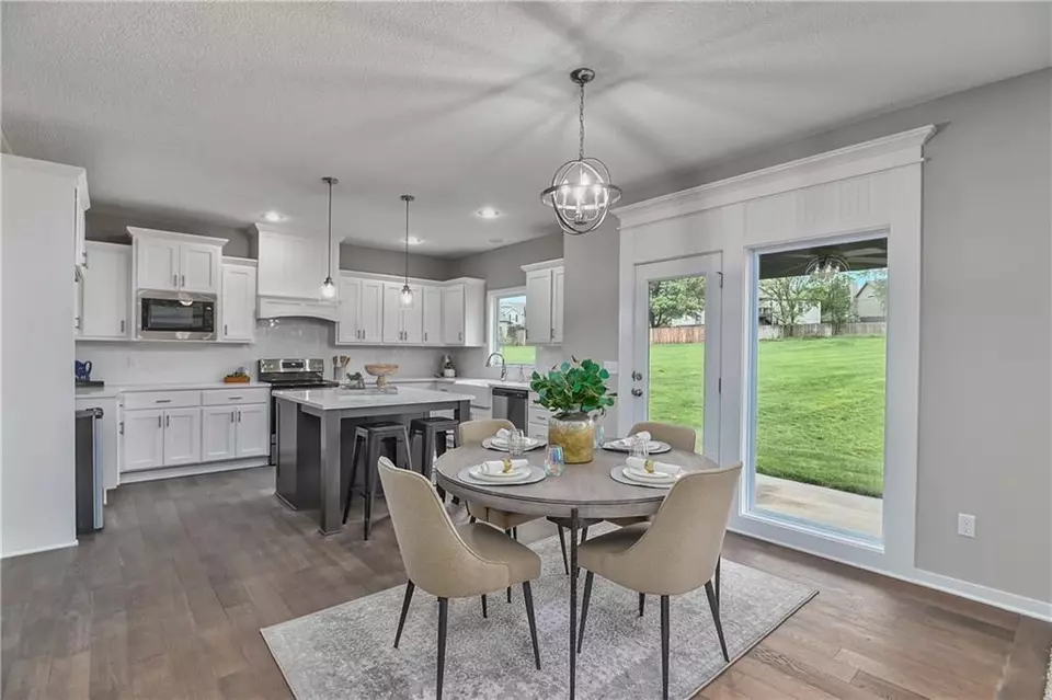 Dining - 6118 Lewis Dr, Shawnee, KS 66226 photo 3 of 5