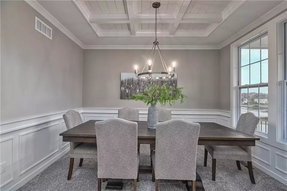 Dining - 6118 Lewis Dr, Shawnee, KS 66226 photo 2 of 5
