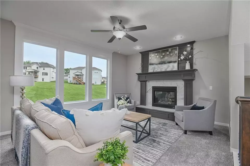 Living - 6118 Lewis Dr, Shawnee, KS 66226 photo 2 of 3