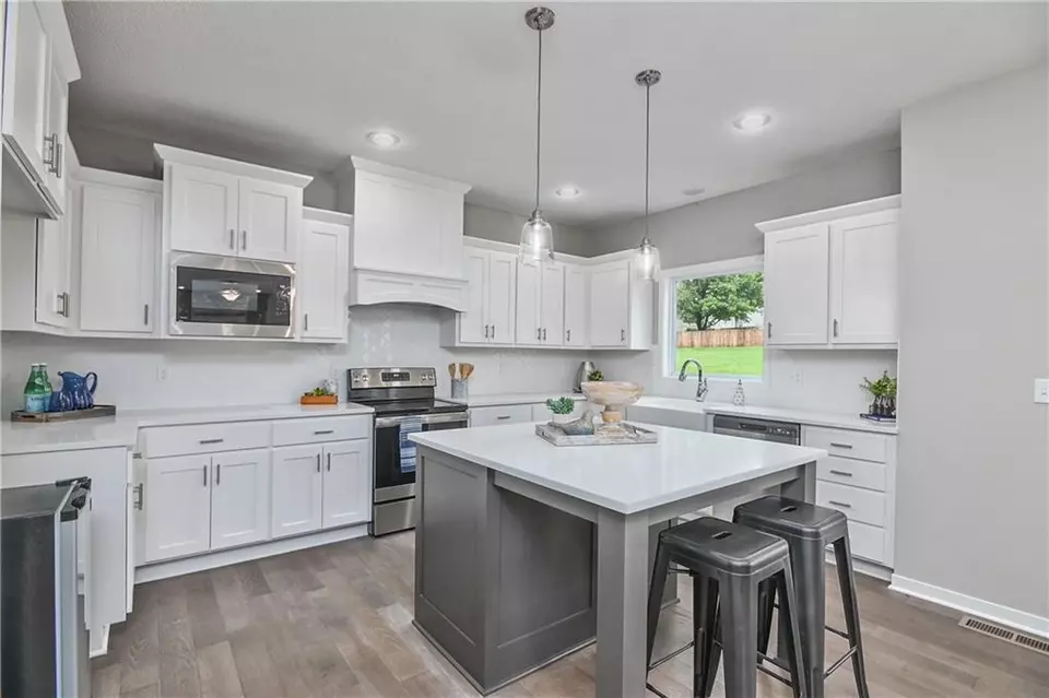 Kitchen - 6118 Lewis Dr, Shawnee, KS 66226 photo 1 of 4