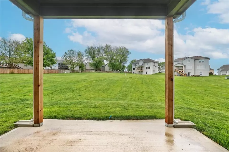 Exterior - 6118 Lewis Dr, Shawnee, KS 66226 photo 3 of 5