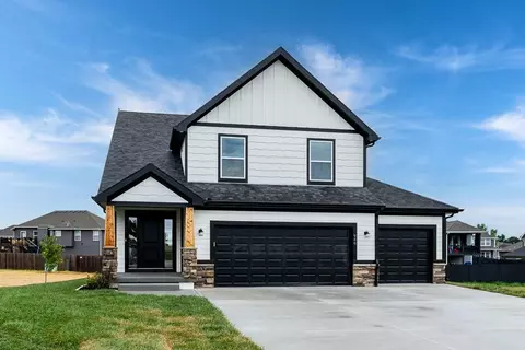 949 N Cottonwood Ct, Tonganoxie, KS 66086
