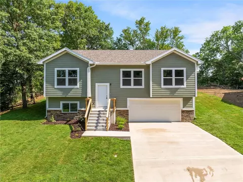 135 Cedar Cir, Warrensburg, MO 64093