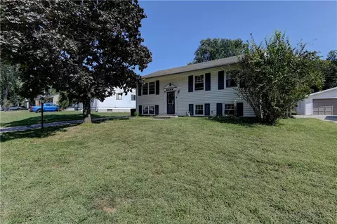 2407 Meadow Trl, Saint Joseph, MO 64507