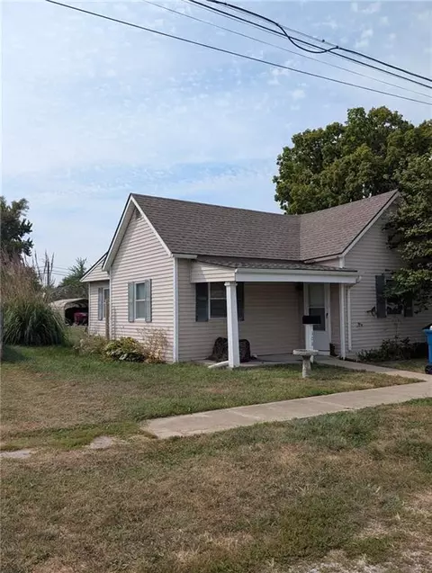 308 W Dryden St, Odessa, MO 64076