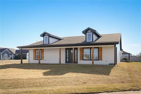 704 Colony Ave, East Lynne, MO 64743