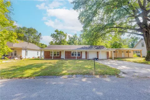 1405 Cherokee St, Leavenworth, KS 66048