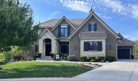 11712 W 164th Pl, Overland Park, KS 66221