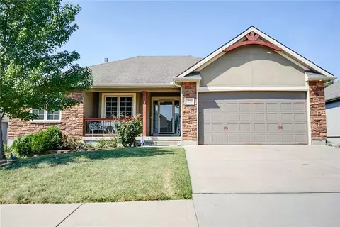 1702 Hedgewood Dr, Grain Valley, MO 64029