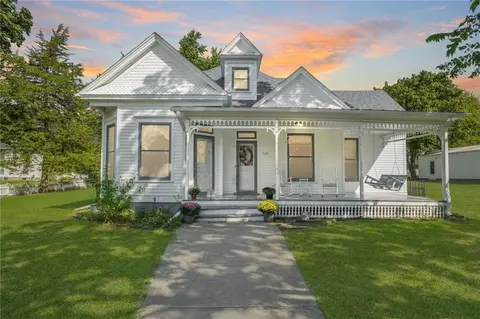 110 W Elm St, King City, MO 64463