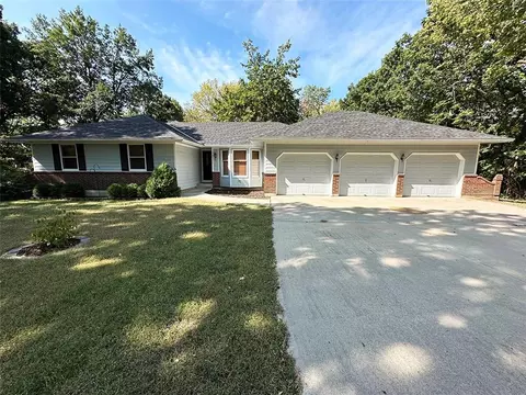 26320 S Hickory Hills Dr, Harrisonville, MO 64701