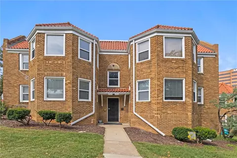 4948 Walnut St #2S, Kansas City, MO 64112