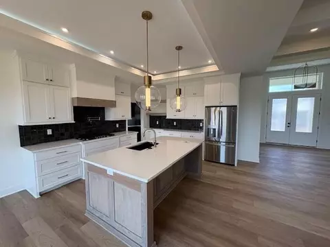 Kitchen - 4733 NW Sienna Rdg, Riverside, MO 64150 photo 1 of 7