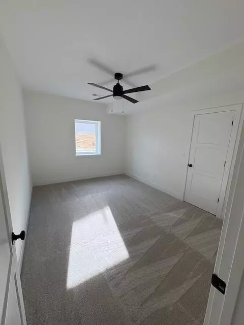 Bedroom - 4733 NW Sienna Rdg, Riverside, MO 64150 photo 2 of 3