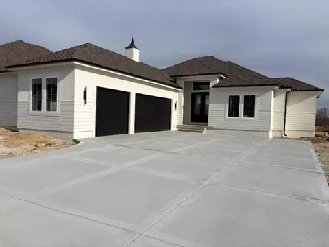 4733 NW Sienna Rdg, Riverside, MO 64150