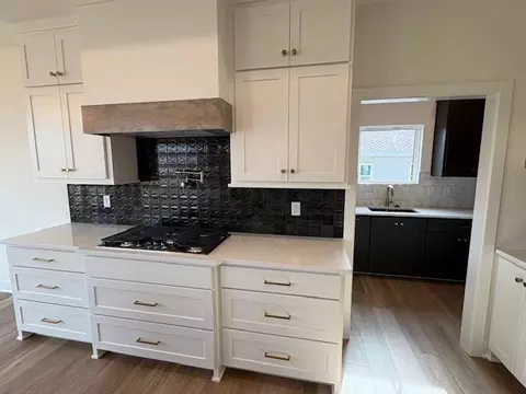 Kitchen - 4733 NW Sienna Rdg, Riverside, MO 64150 photo 5 of 7
