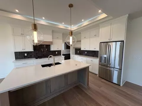 Kitchen - 4733 NW Sienna Rdg, Riverside, MO 64150 photo 3 of 7