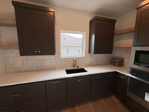 Kitchen - 4733 NW Sienna Rdg, Riverside, MO 64150 photo 6 of 7