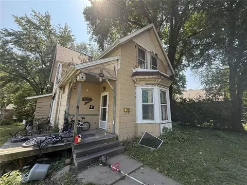 1026 Kearney St, Atchison, KS 66002