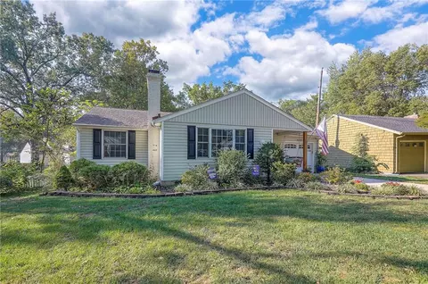 4705 W 71st Ter, Prairie Village, KS 66208