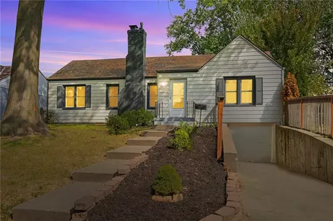 4013 Crestview Rd, Independence, MO 64052