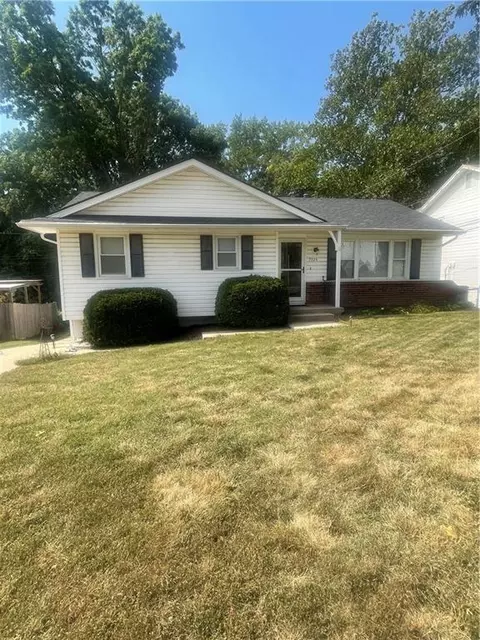 7924 NW Milrey Dr, Kansas City, MO 64152