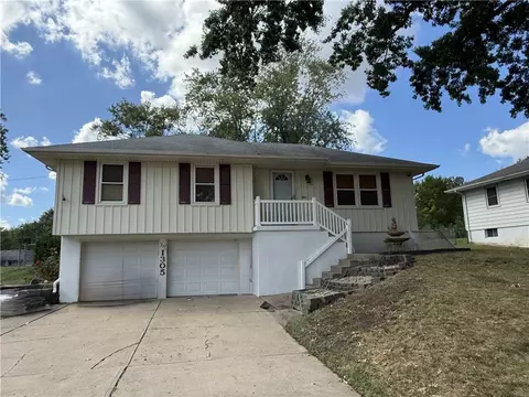 1305 S Ward Pkwy, Blue Springs, MO 64014