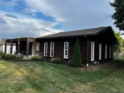 2111 South St, Lexington, MO 64067