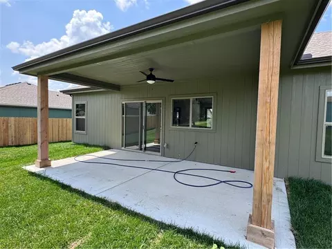 Exterior - 810 Timberline Dr, Cameron, MO 64429 photo 6 of 7