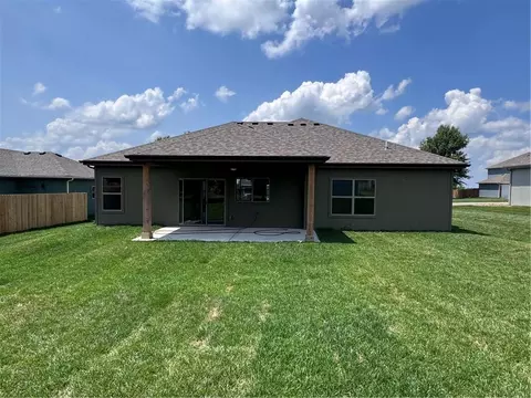 Exterior - 810 Timberline Dr, Cameron, MO 64429 photo 5 of 7