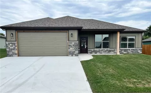 Exterior - 810 Timberline Dr, Cameron, MO 64429 photo 2 of 7