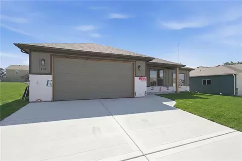 810 Timberline Dr, Cameron, MO 64429