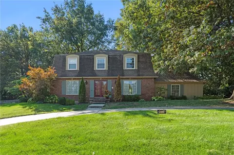 2315 W 103rd St, Leawood, KS 66206