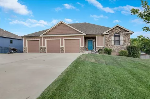 1403 Burr Oak Ct, Grain Valley, MO 64029