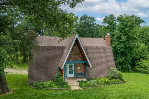 1017 NE 250 Rd, Knob Noster, MO 65336