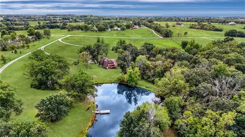 1017 NE 250 Rd, Knob Noster, MO 65336