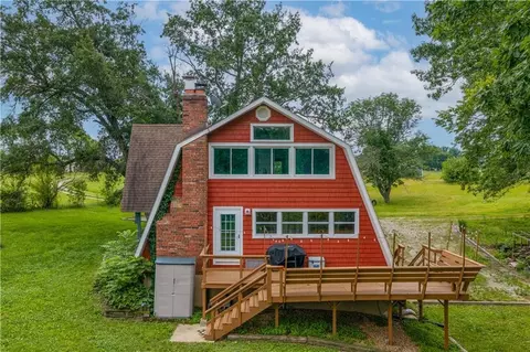 1017 NE 250 Rd, Knob Noster, MO 65336